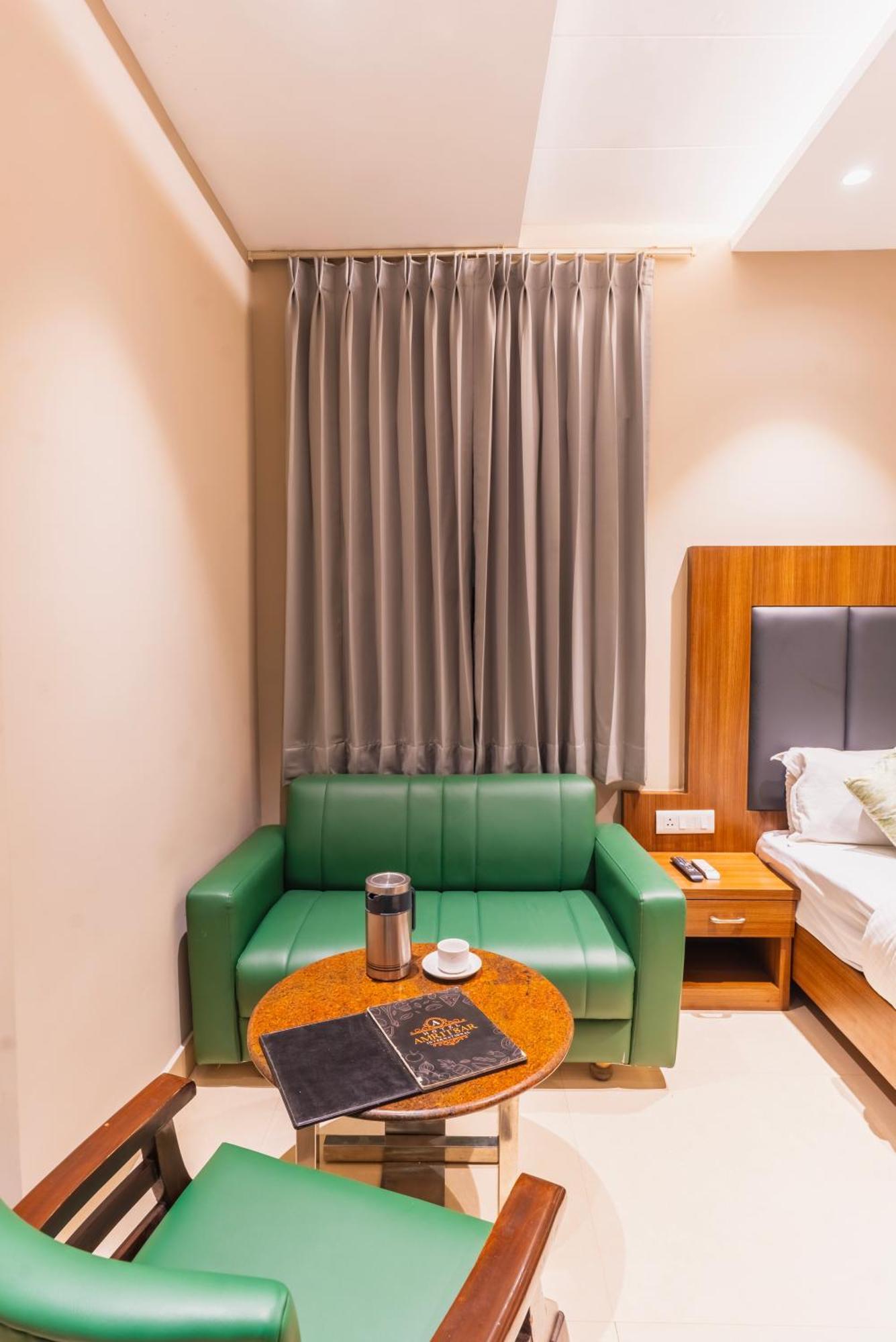 Hotel Amritsar International 2 Min Walk From Amritsar Bus Stand Eksteriør bilde