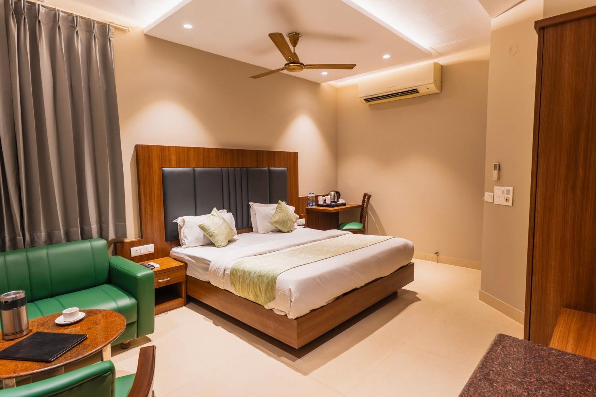 Hotel Amritsar International 2 Min Walk From Amritsar Bus Stand Eksteriør bilde