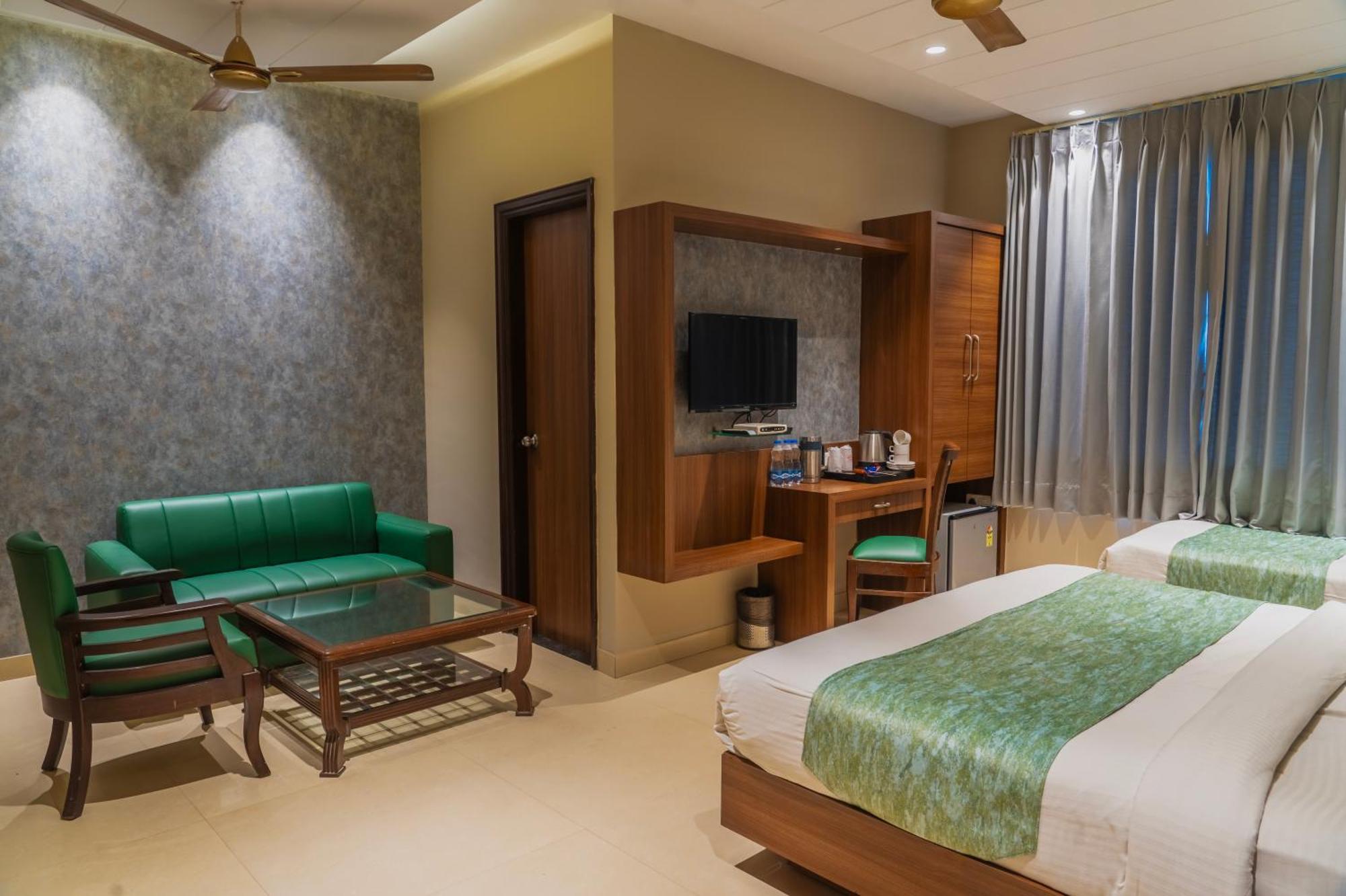 Hotel Amritsar International 2 Min Walk From Amritsar Bus Stand Eksteriør bilde
